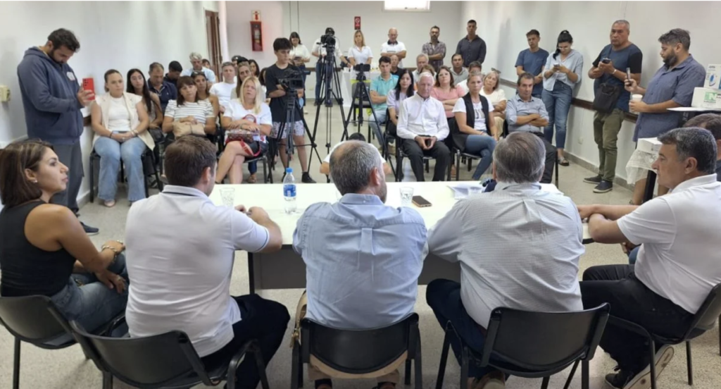 EL SENADOR MICHLIG ENCABEZÓ UN ACTO DE FORTALECIMIENTO DEL SISTEMA DE SALUD Y DE LA RED VIAL DEPARTAMENTAL